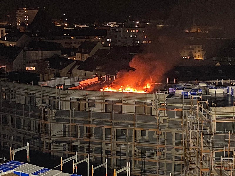 Hanau – Feuer auf dem Dach eines Neubaus
